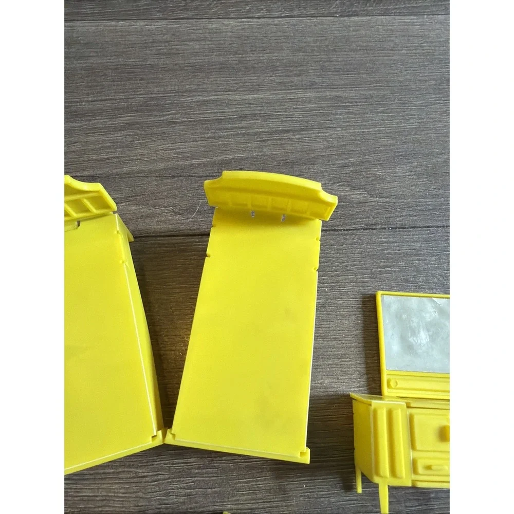 Vintage 6 Piece Liddle Kiddles Snap Happy Little Furniture Set Yellow Mattel